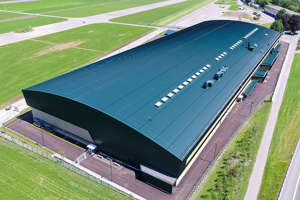 Vista aerea della nuova fabbrica Pilatus Aircraft di Stans, Svizzera.