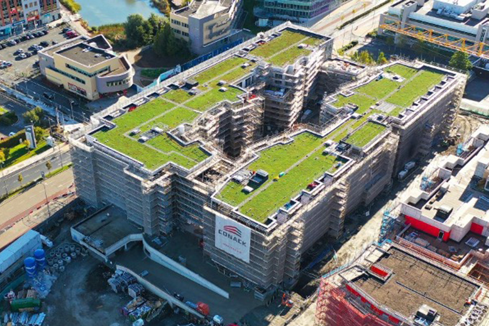 Vista aerea del Cherrywoods TC4, con il tetto verde